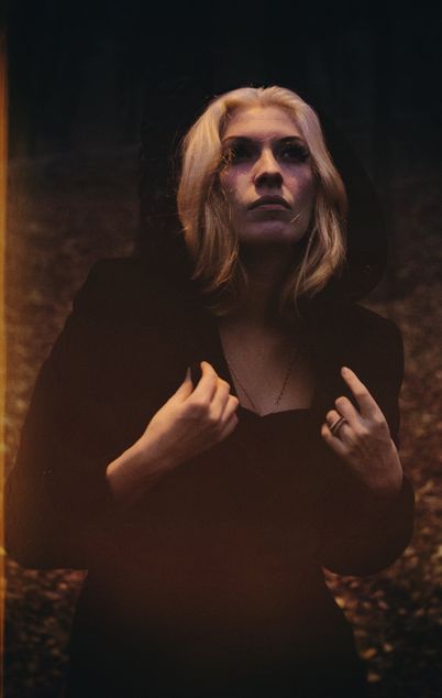 Портрет. Марина в Межигір'ї